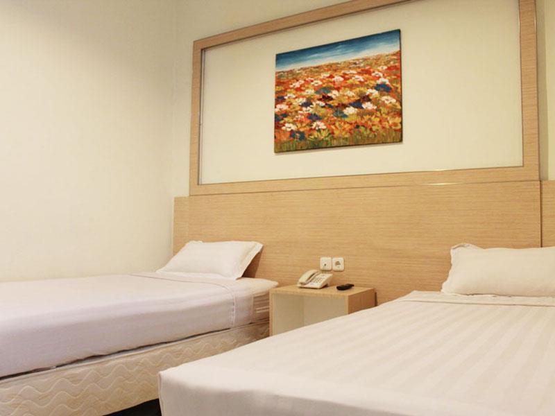Hotel Paramount Biringkanya Esterno foto