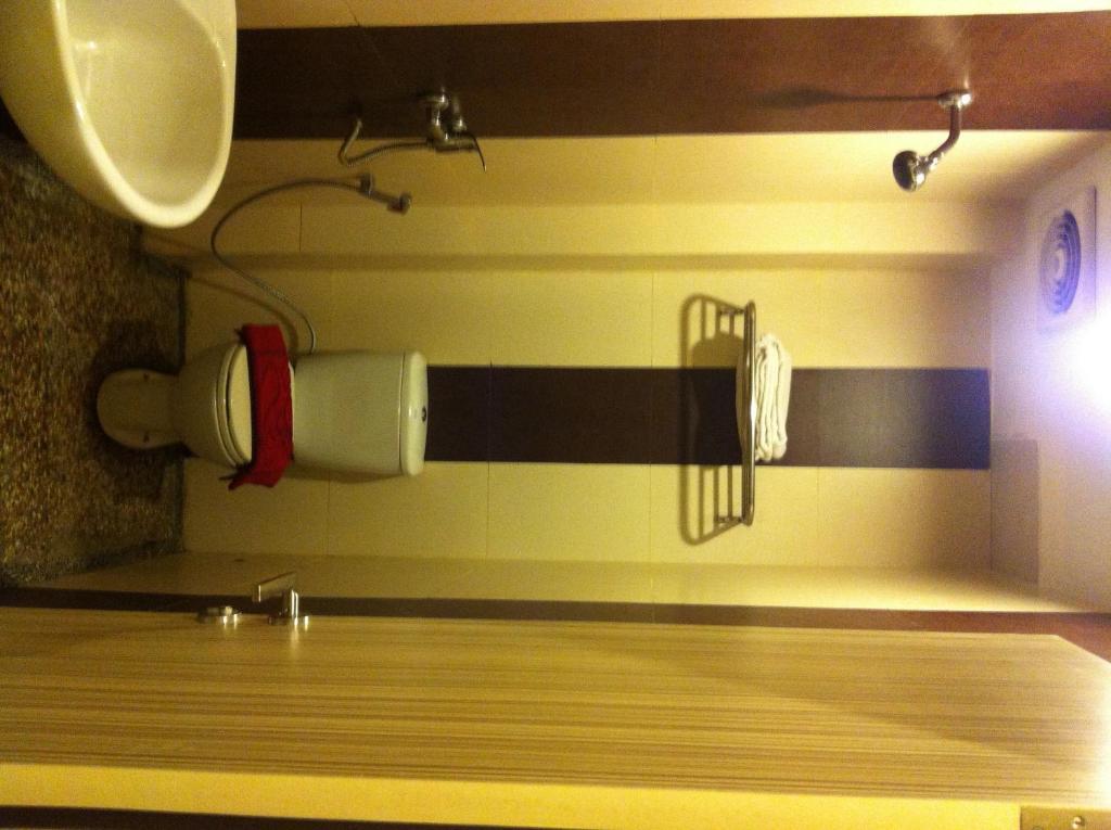 Hotel Paramount Biringkanya Esterno foto