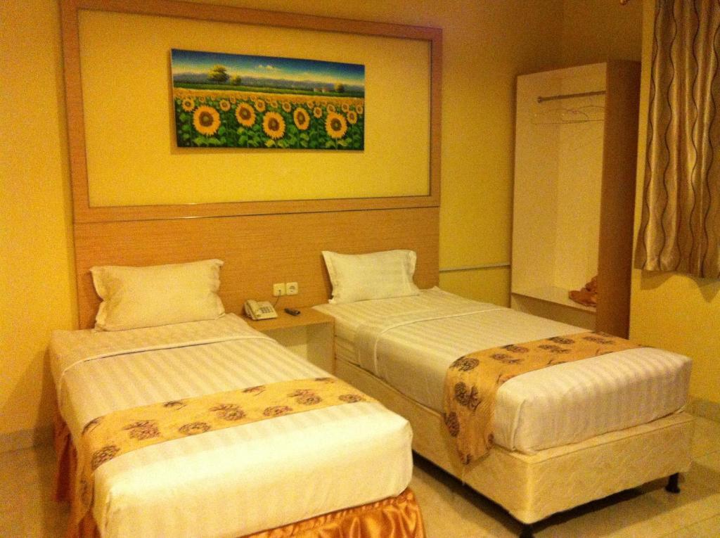 Hotel Paramount Biringkanya Esterno foto