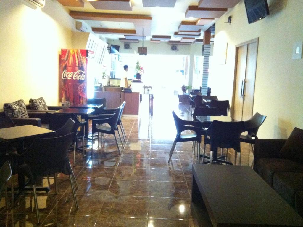 Hotel Paramount Biringkanya Esterno foto