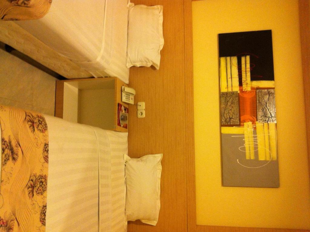 Hotel Paramount Biringkanya Esterno foto
