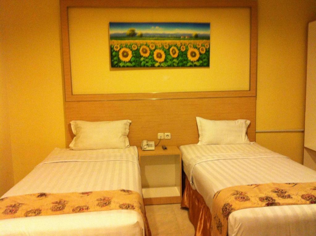 Hotel Paramount Biringkanya Esterno foto